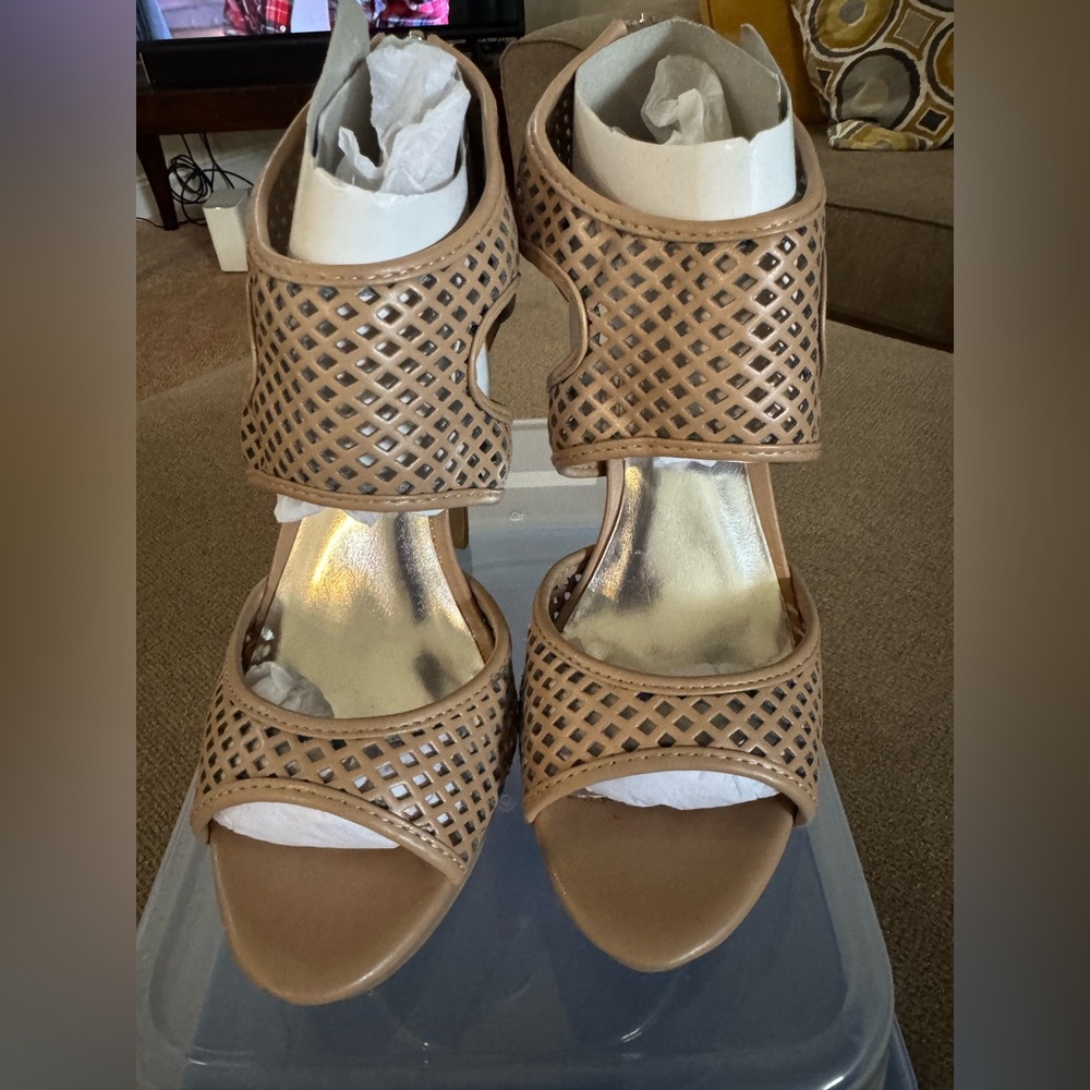 Elegant Tan Women's Heels